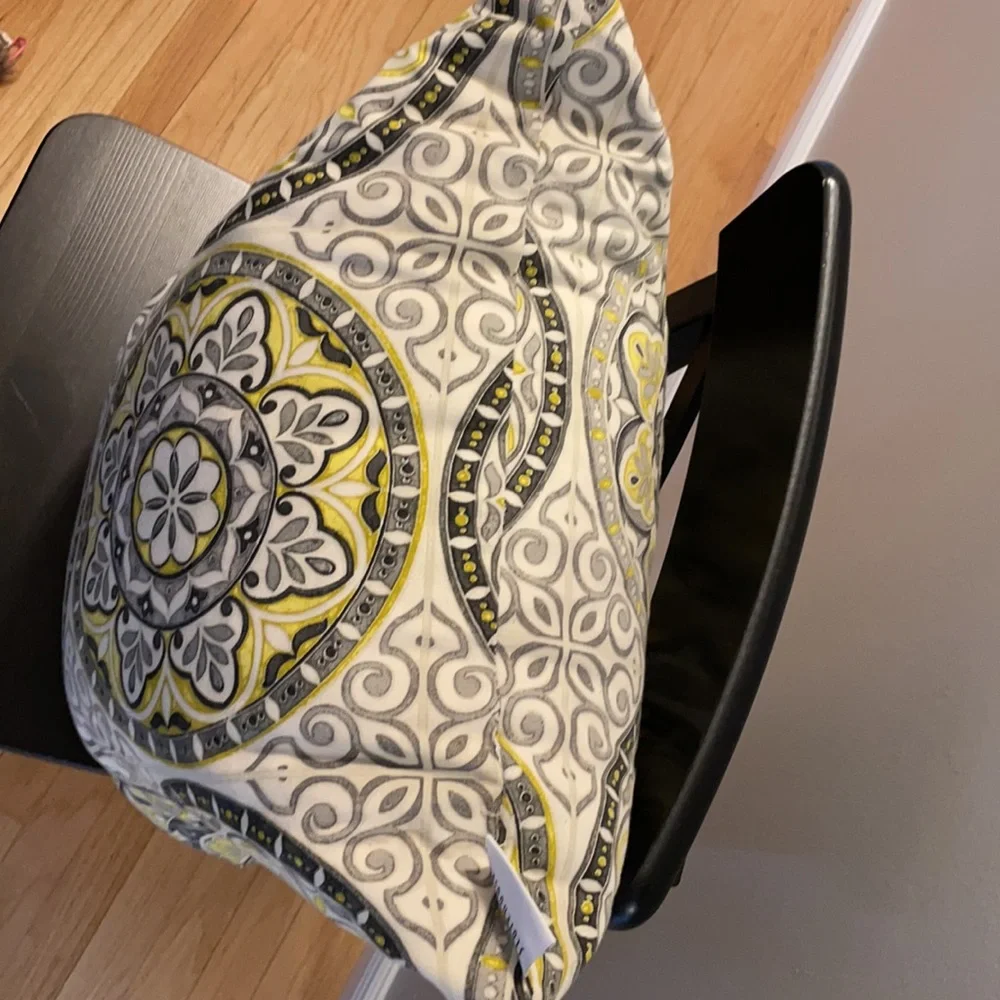 🎉HP🎉Beautiful Accent Pillow in EUC 🌟 Pretty Colors of Yellow, Gray, Black & … - Picture 8 of 11